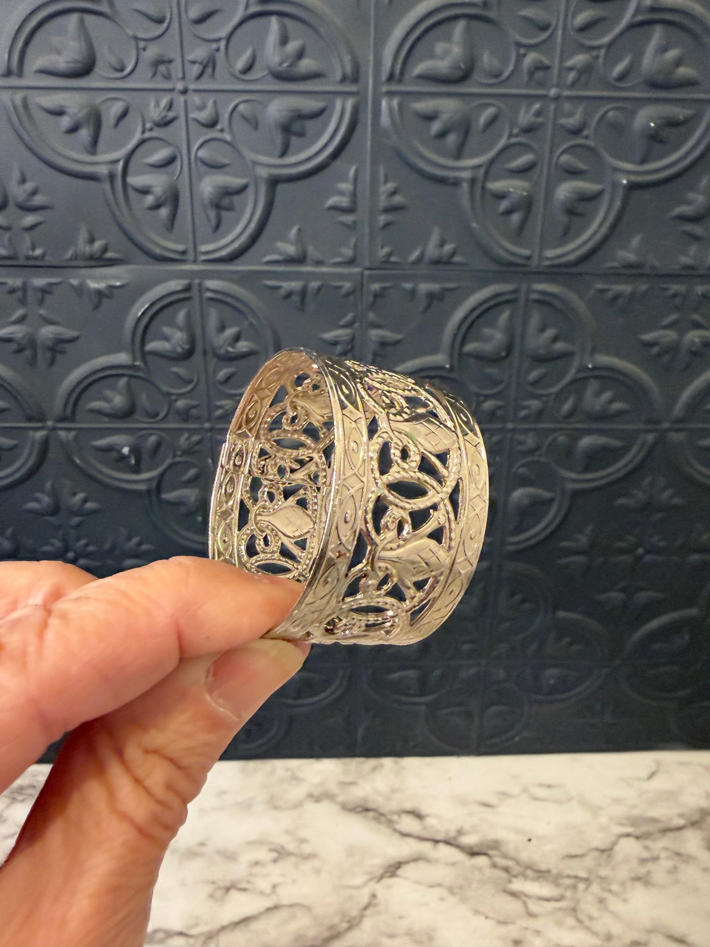 set of 4 Silverplate Napkin Rings Fleur De lis