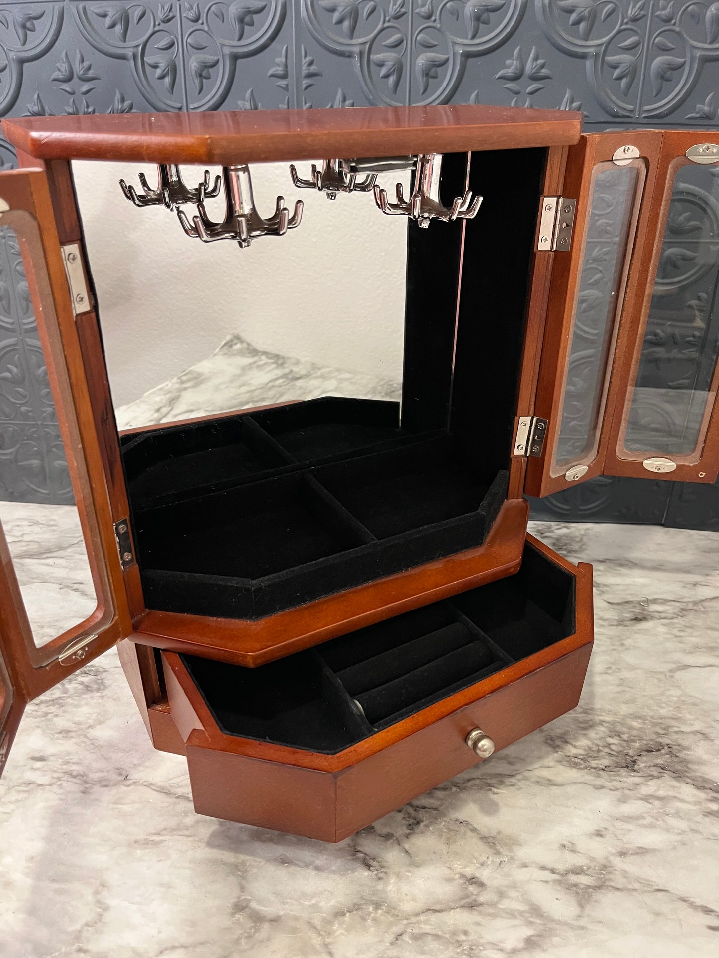 Vintage Jewelry Box with Spinning Hangers