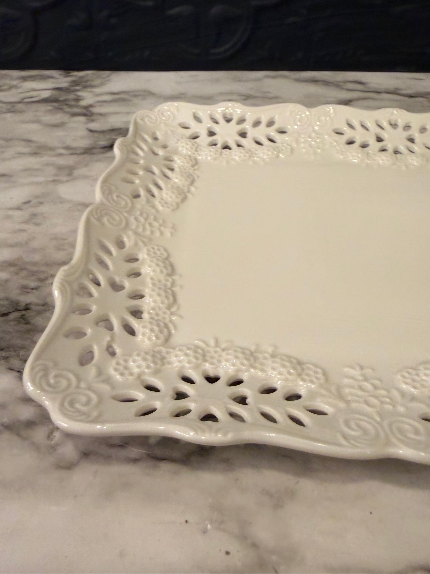 Peppertree Tabletops Rectangle Lace Edge Platter
