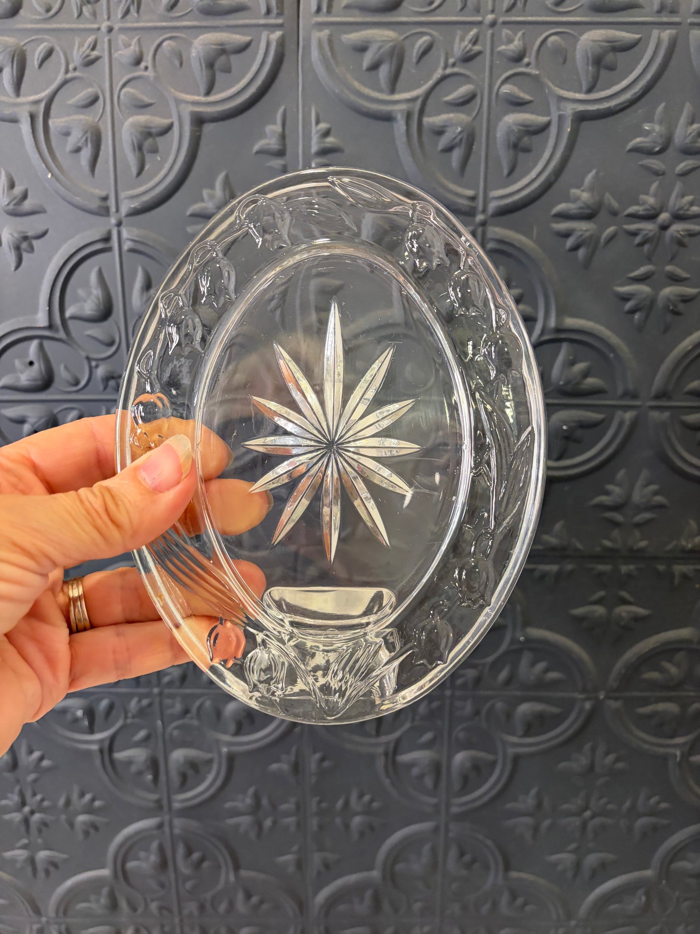 Standing Oval Glass Frame