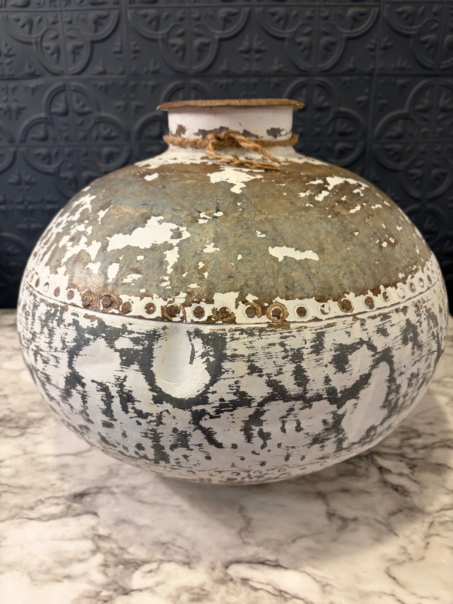 Round Metal Pot White Distress