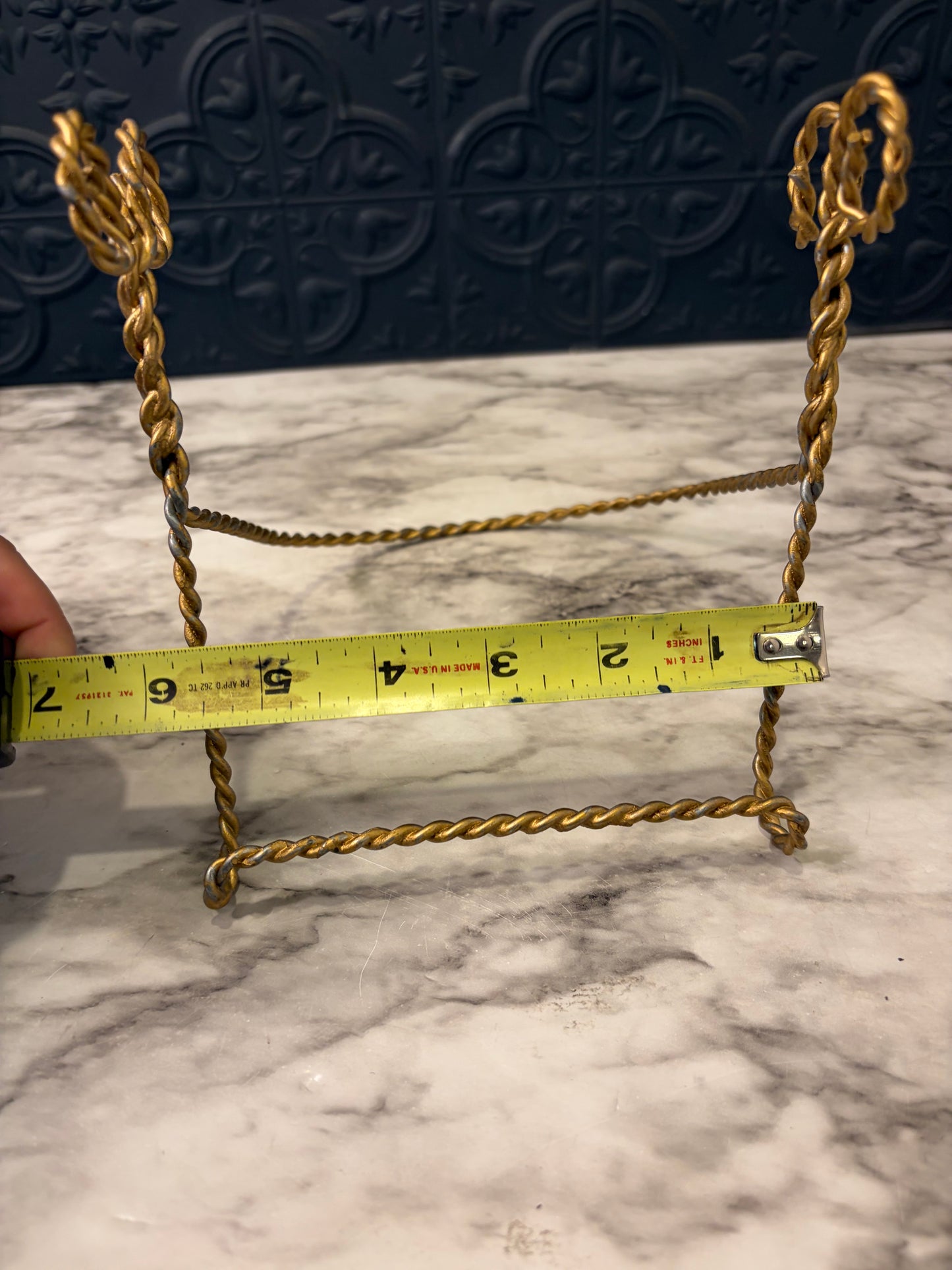 Gold Twisted Wire Picture Stand