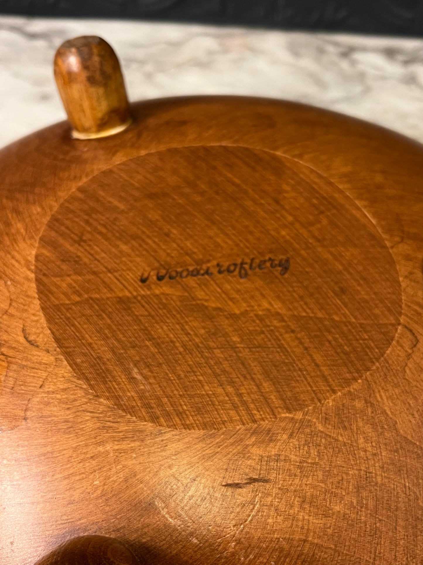 Wood Bowl with 3 Round wood feet