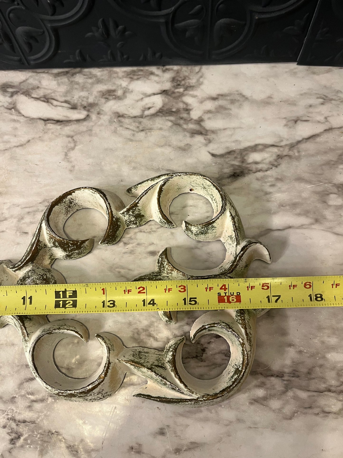 White Metal Key wall Decor Lg