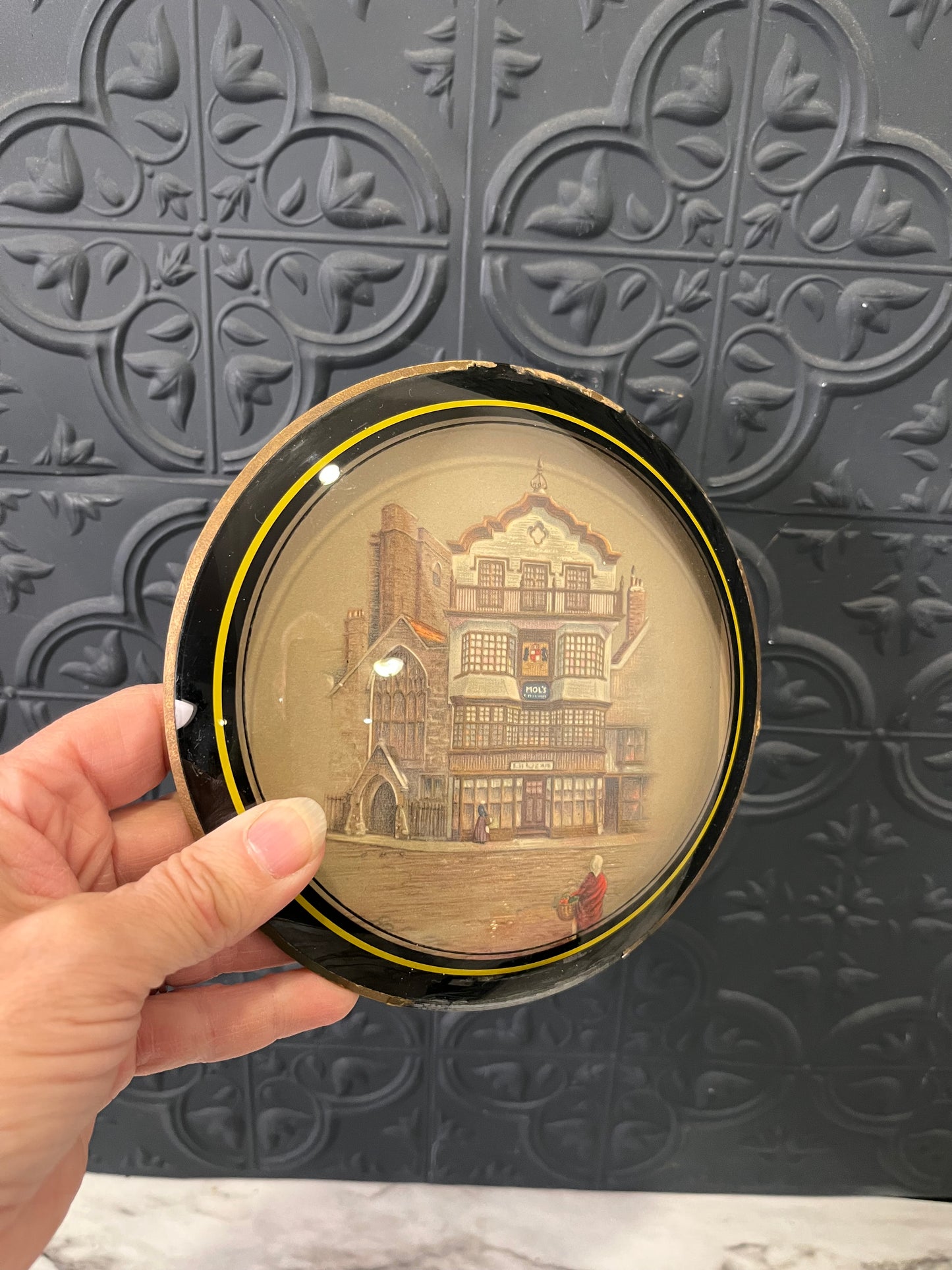 Mol's Coffe House Hanging Convex Glass