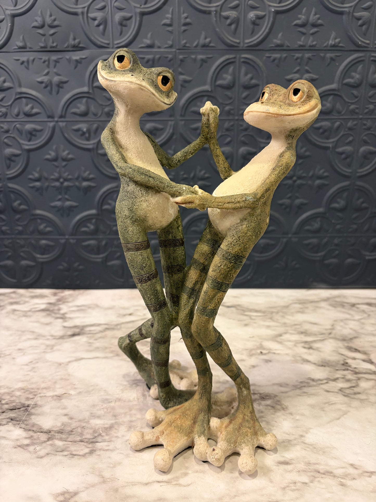 Tall Skinny Frog Couple