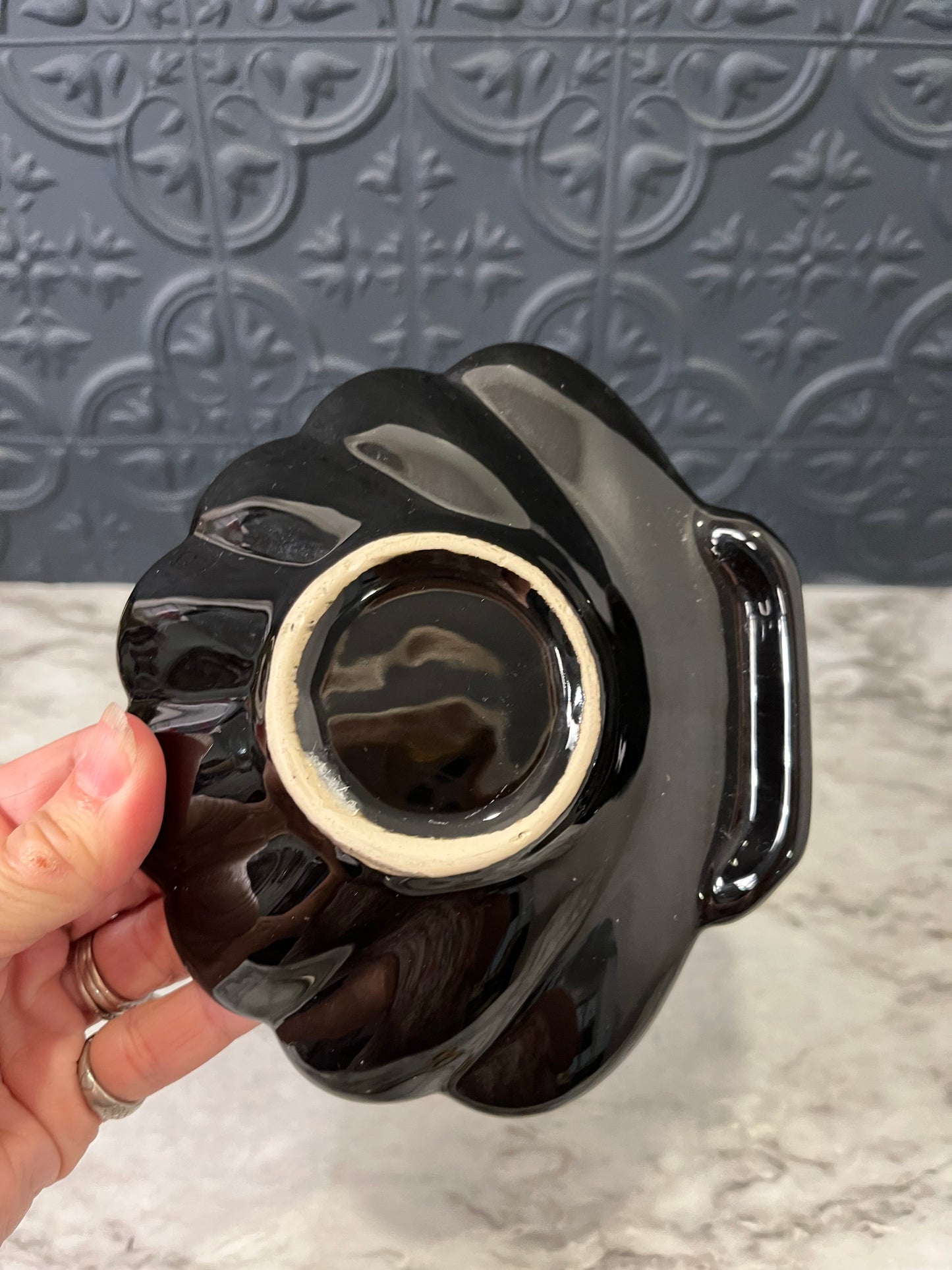 Black Ceramic Shell Bowl