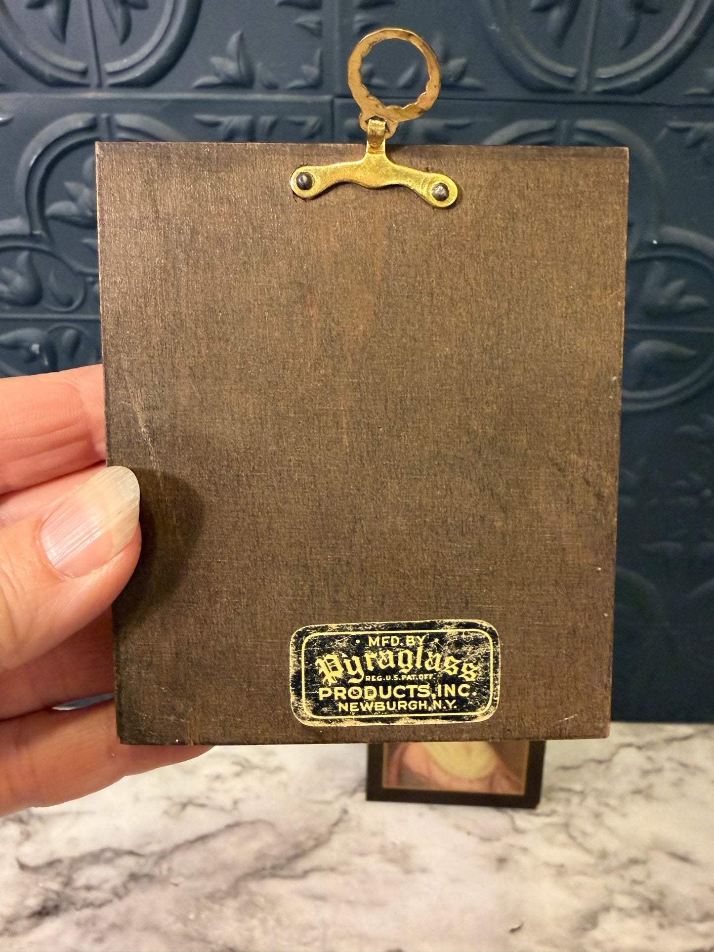 George and Martha Washington Small Wood hangings