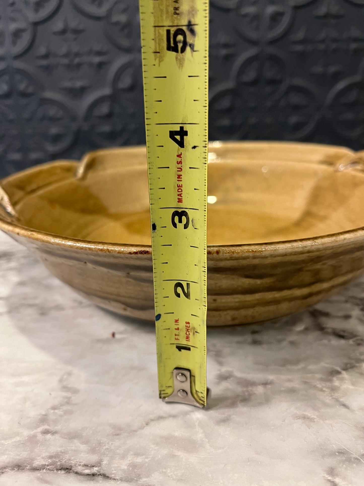 Pottery bowl with three flowers