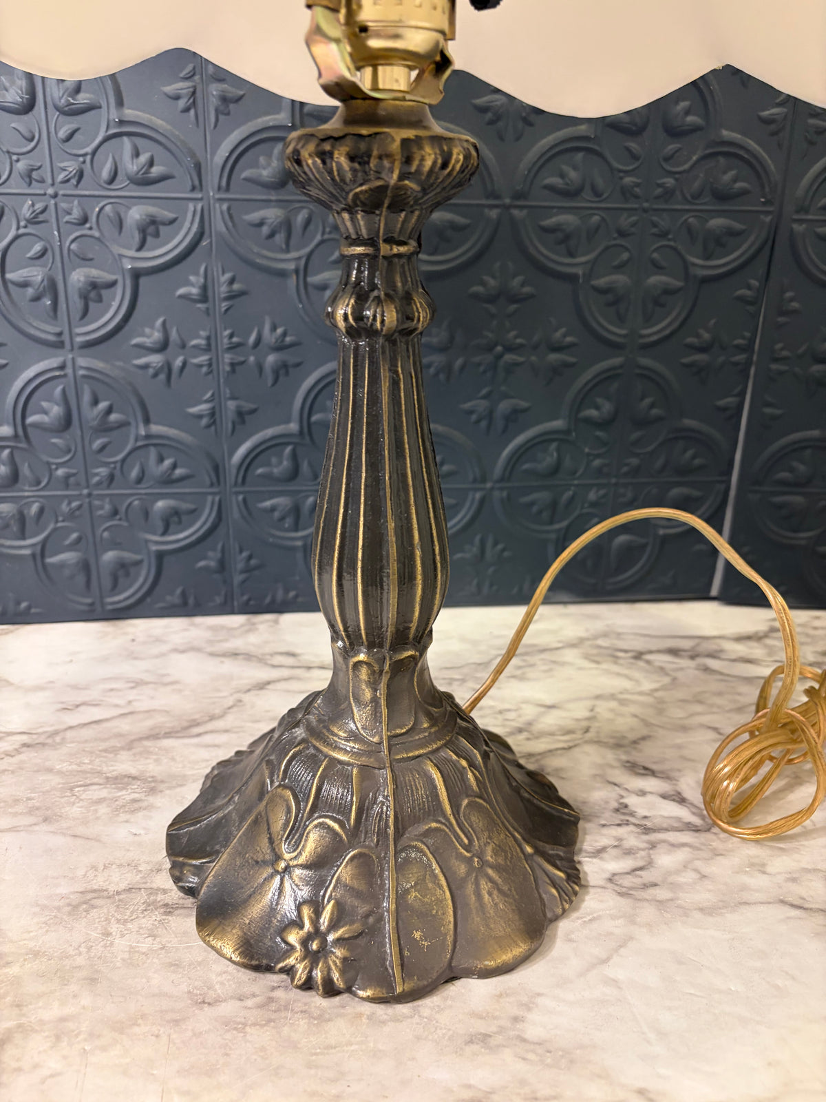 20" Table Lamp with Antique Bronze Stem