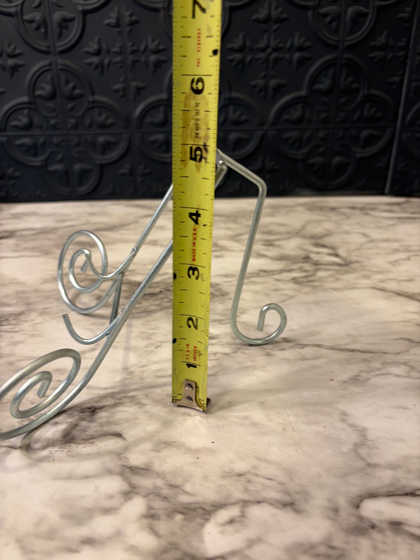 Silver Twisted Metal Easel