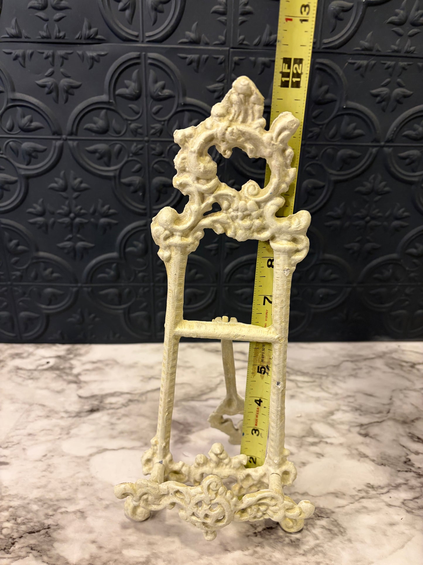 White Metal Easel 12"