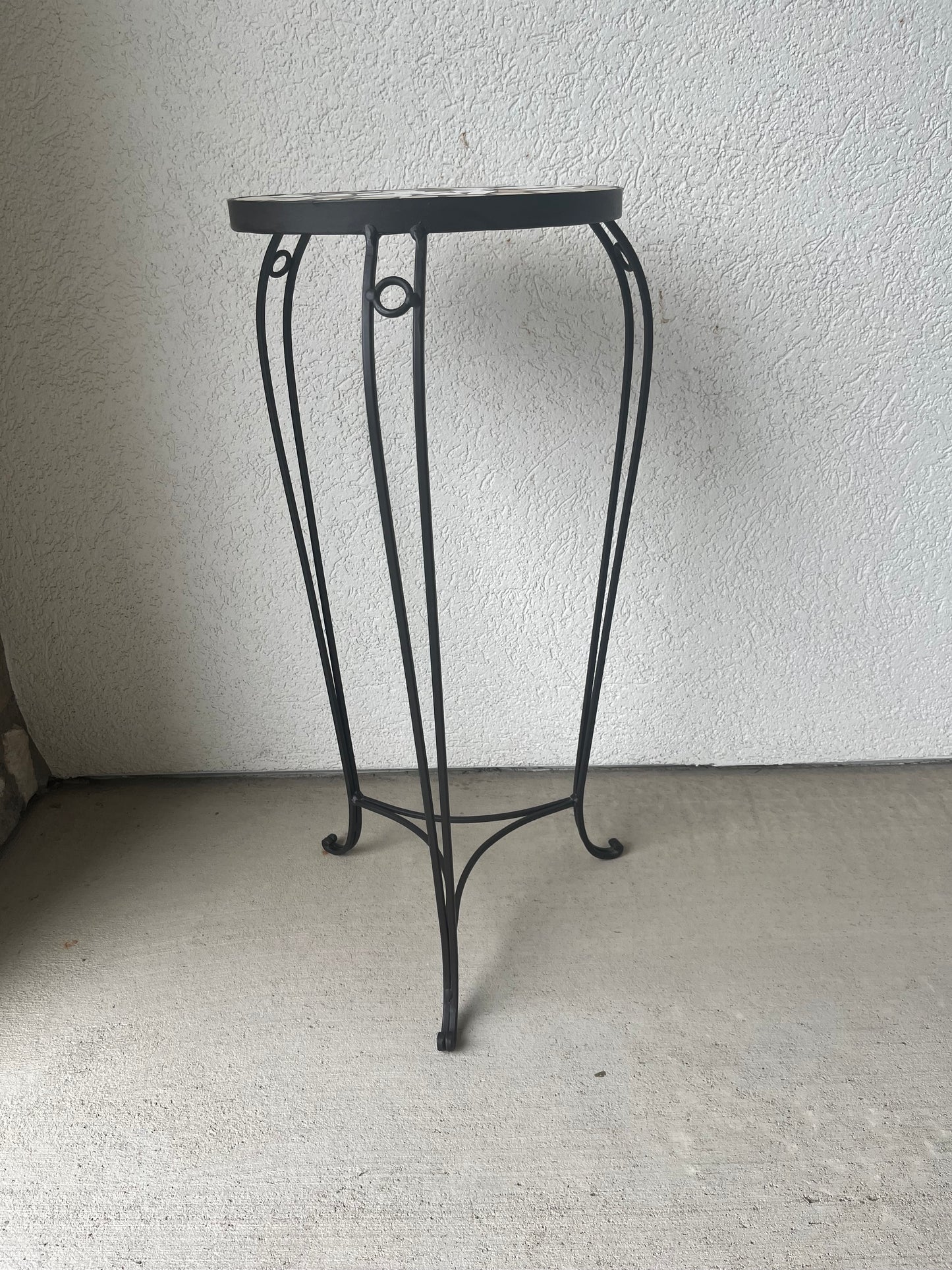 Black Metal Mosaic Plant Stand