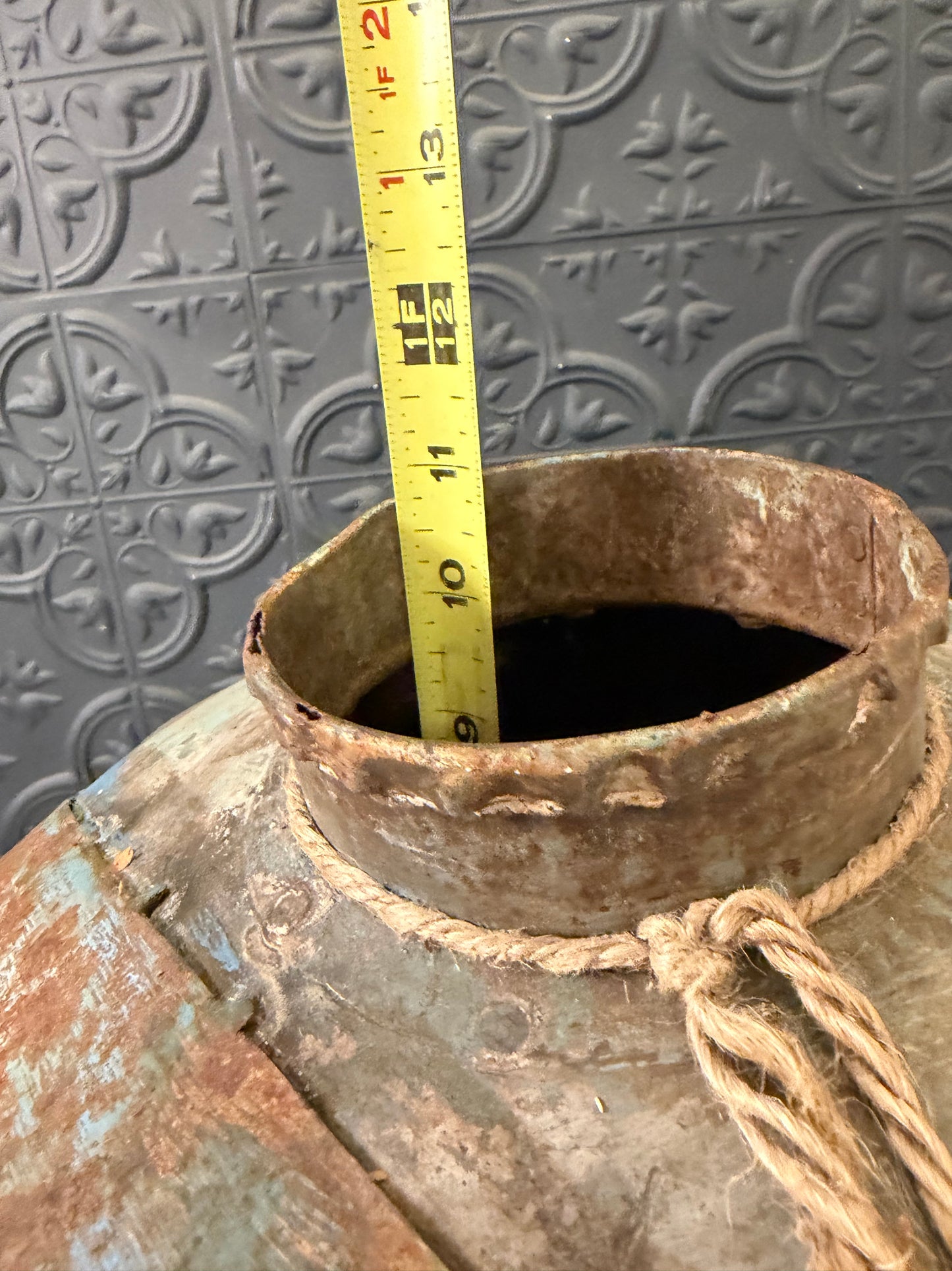 Round Metal Pot Blue Distress