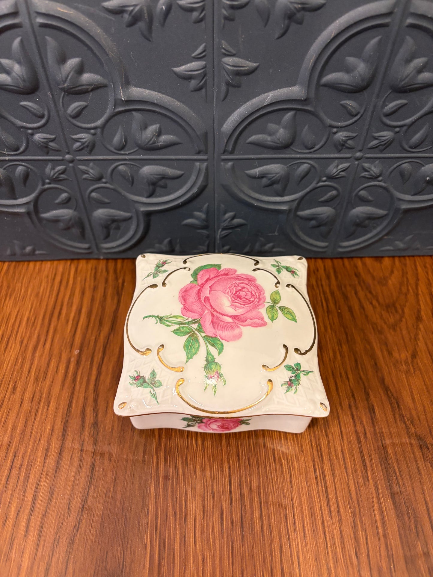 JapaneseTrinket box with Rose