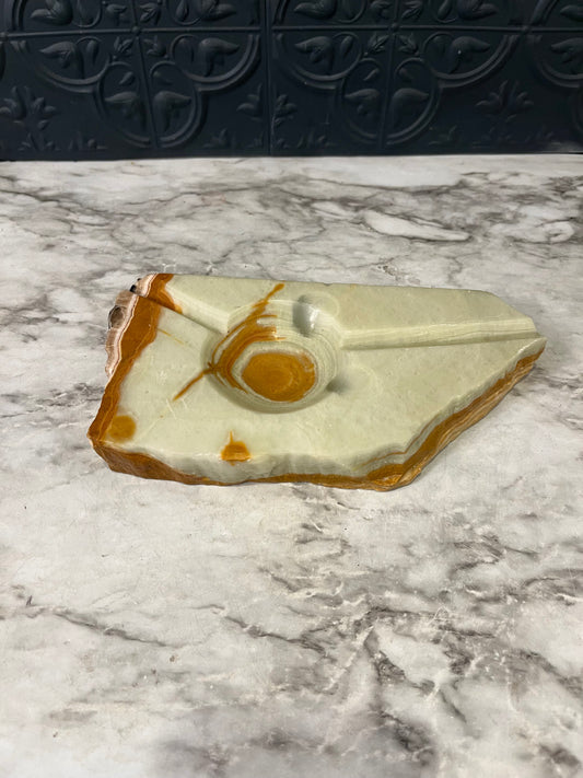 Onyx Carmel and tan Ash Tray