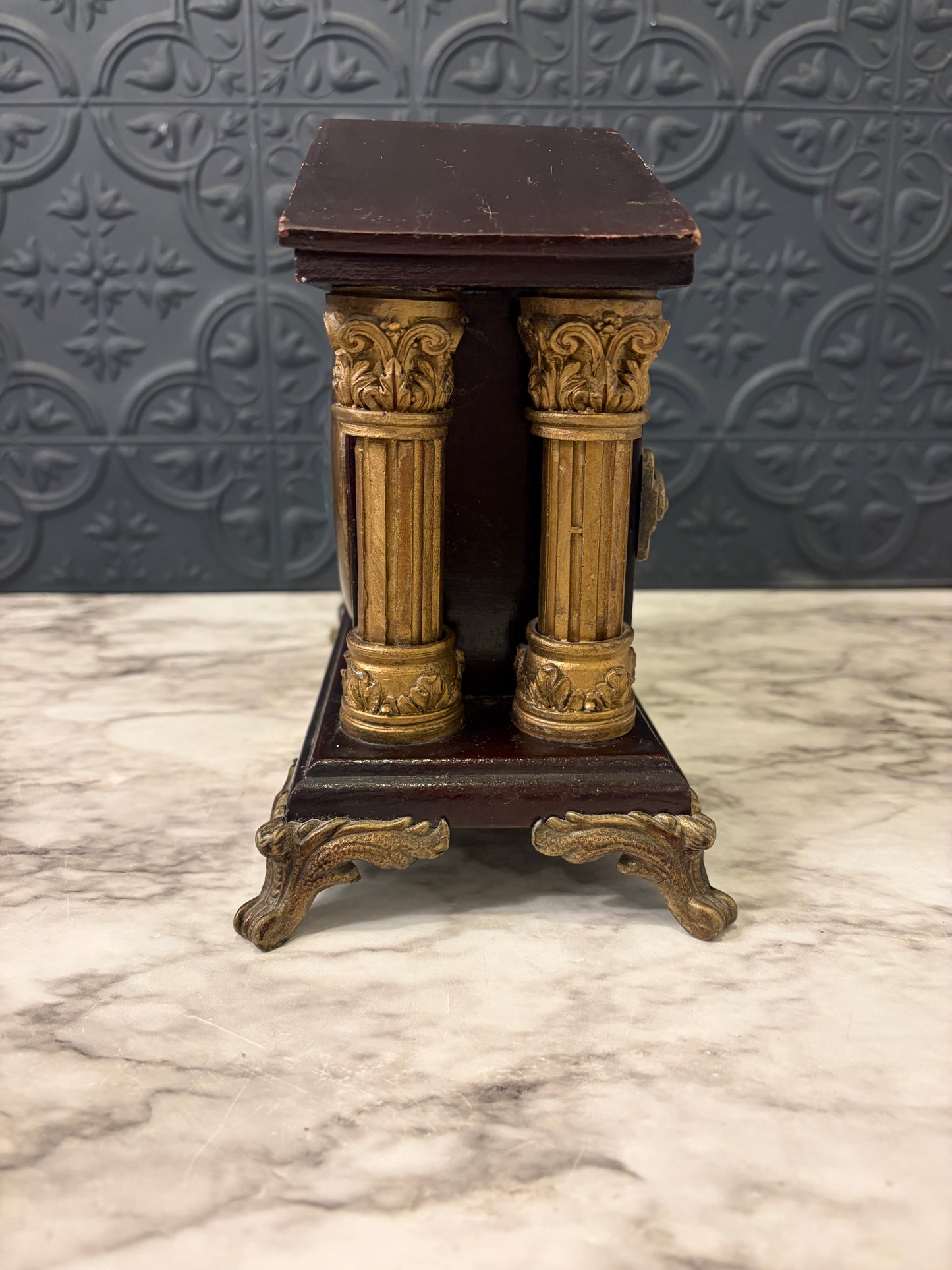 Mantle Clock with Decorative Goldtone Pillars