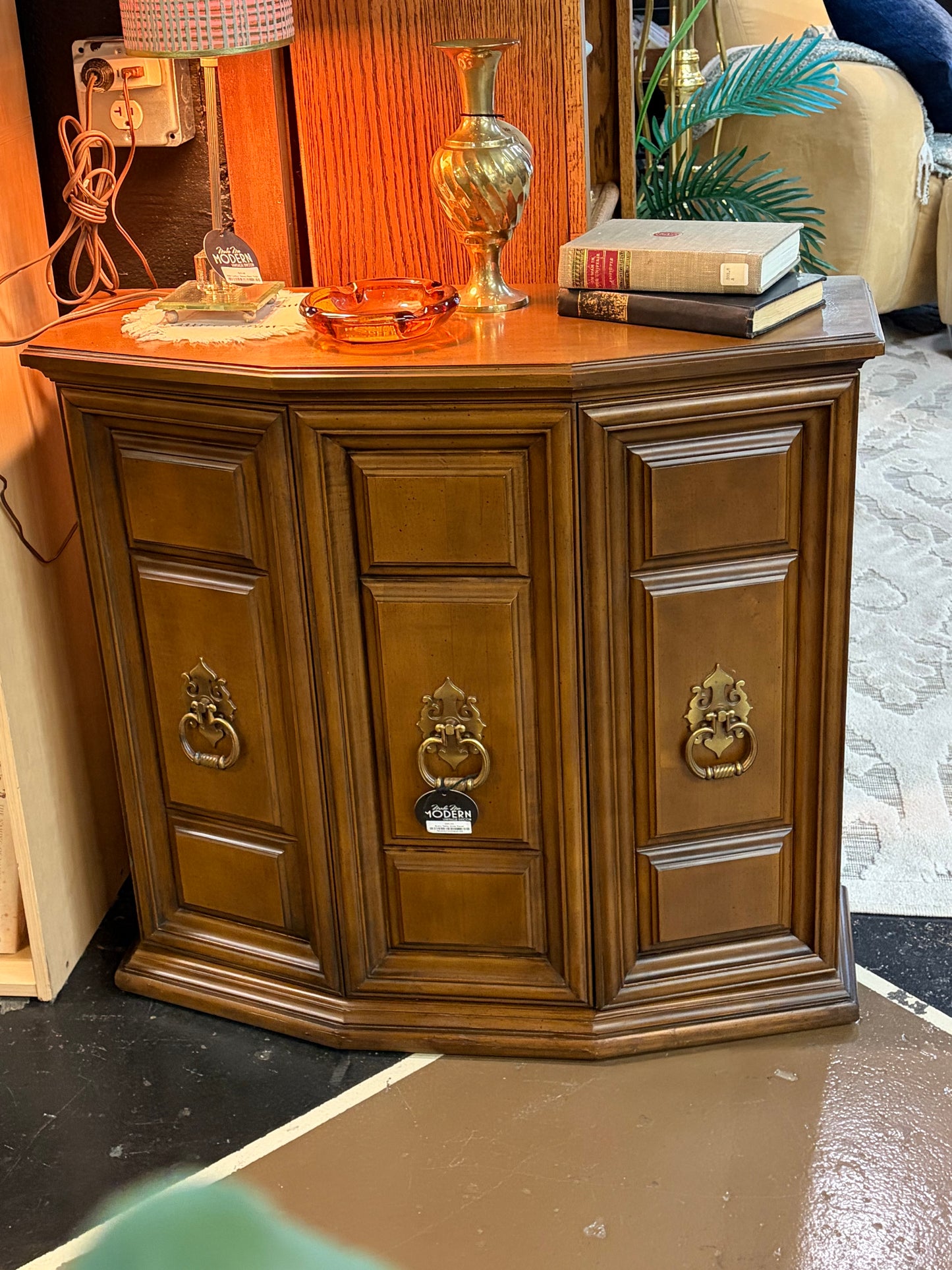 Entry Table cabinet three Panel