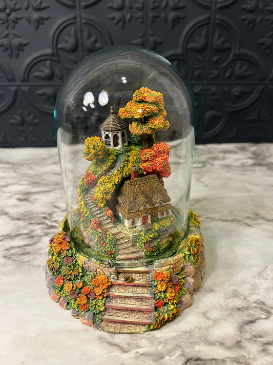 Autumn Splendor Cottage in Dome
