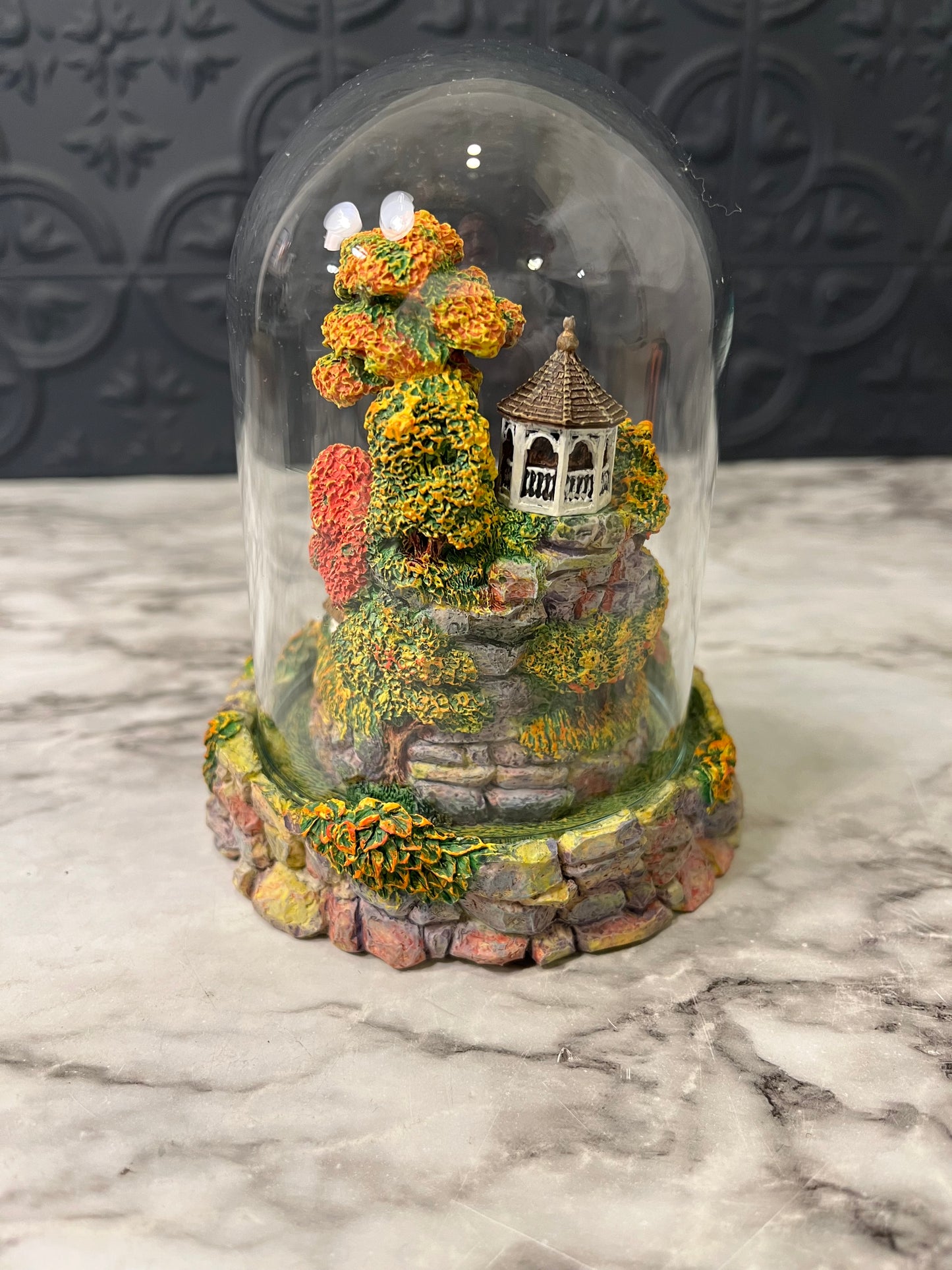 Autumn Splendor Cottage in Dome