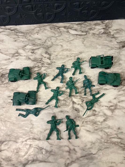 Plastic Green Army Men with Tanks set of 14
