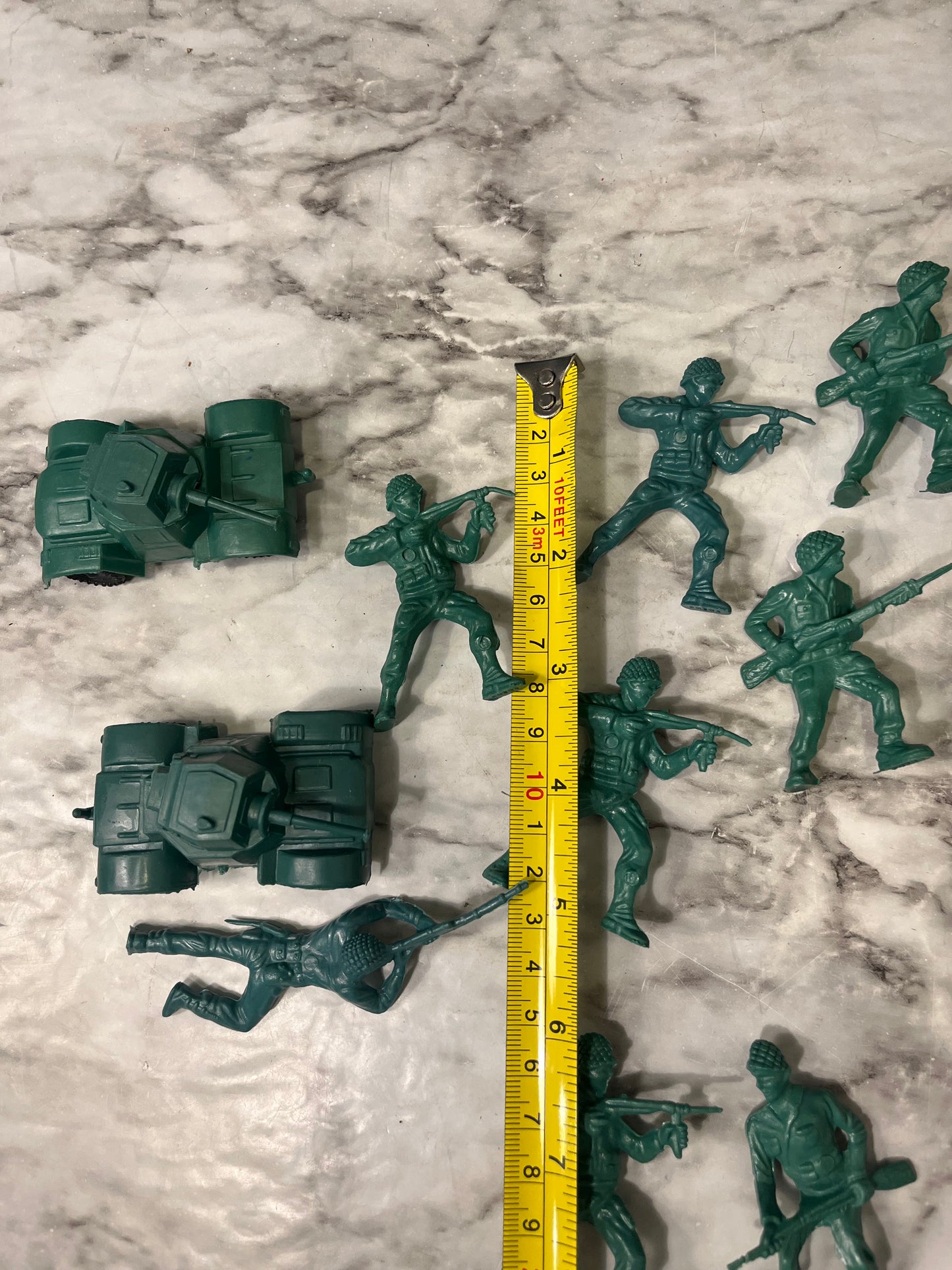 Plastic Green Army Men with Tanks set of 14