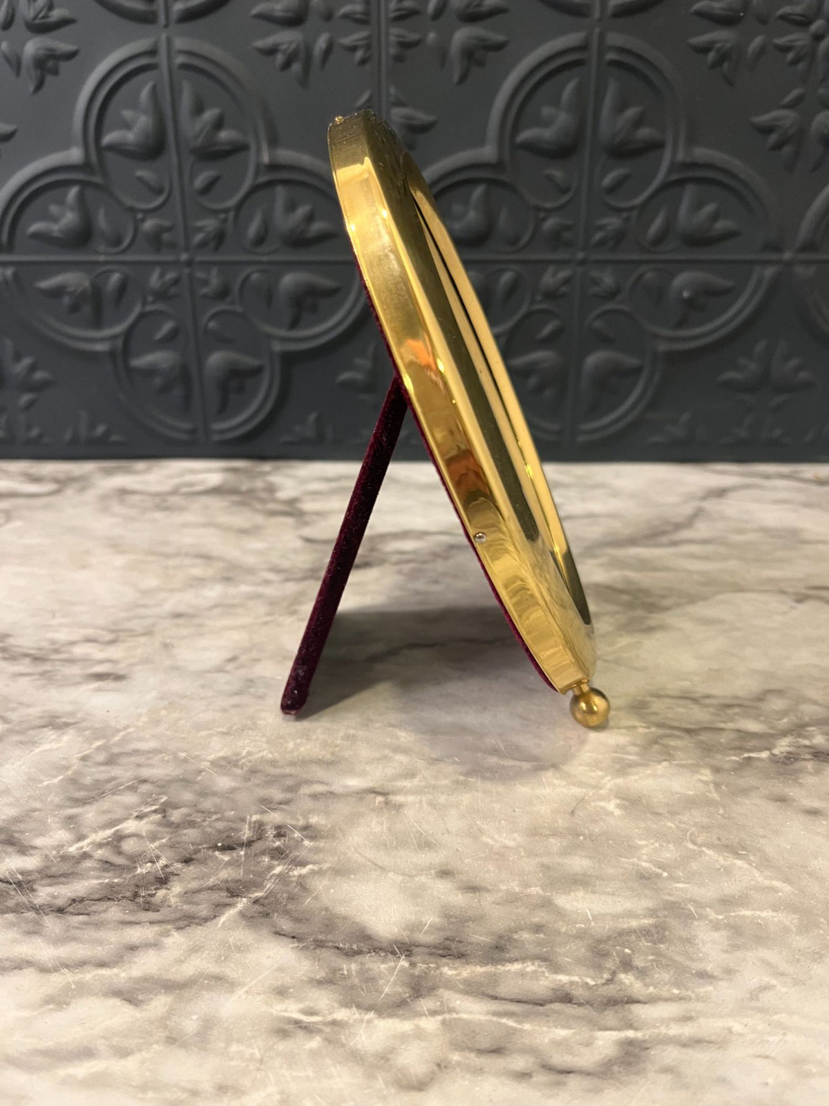 Oval brass frame small