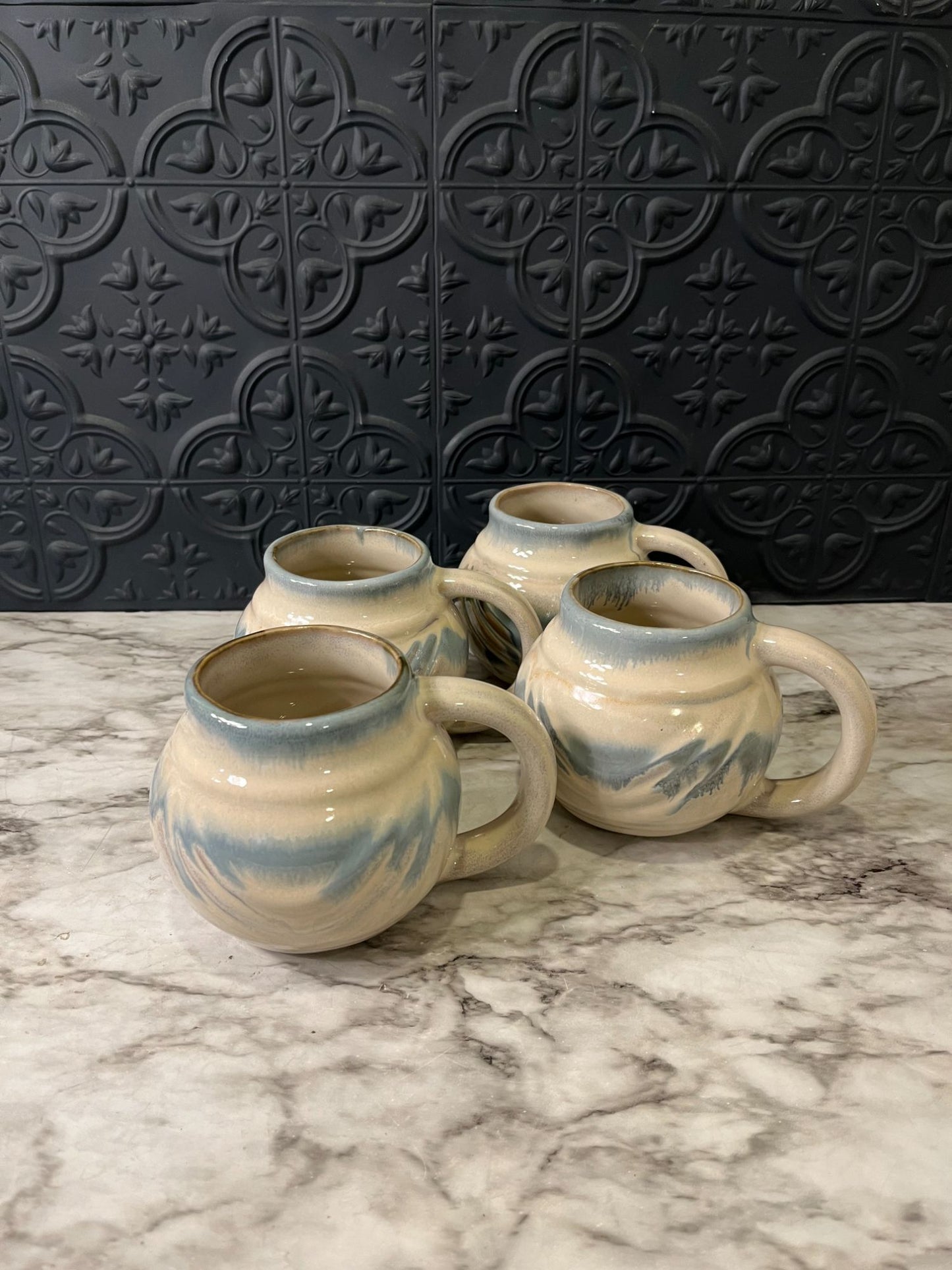 Blue and white pottery mugs x4