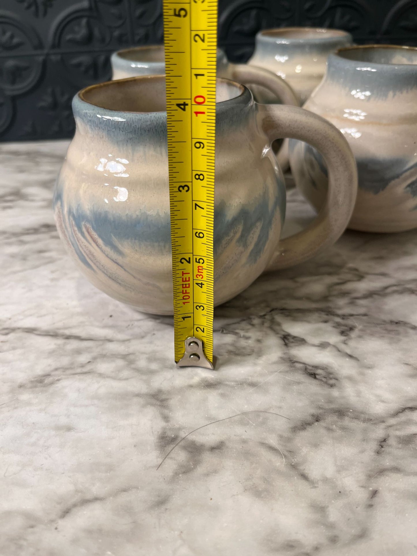 Blue and white pottery mugs x4